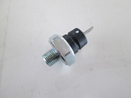 OIL-PRESSURE SWITCH LC8 04